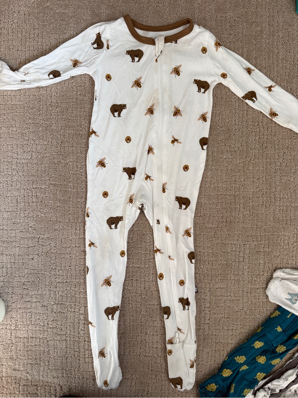 Kyte BABY White Footed One-Piece with Brown Bear & Bee Print
